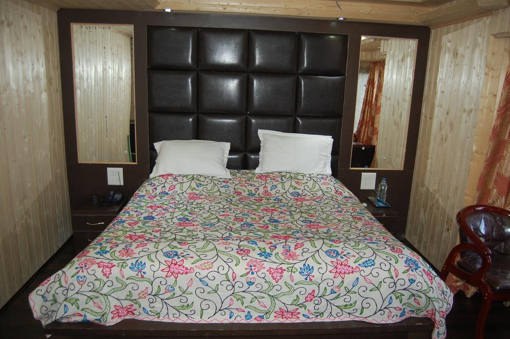 Hotel Zahgeer Continental Gulmarg Pokój zdjęcie
