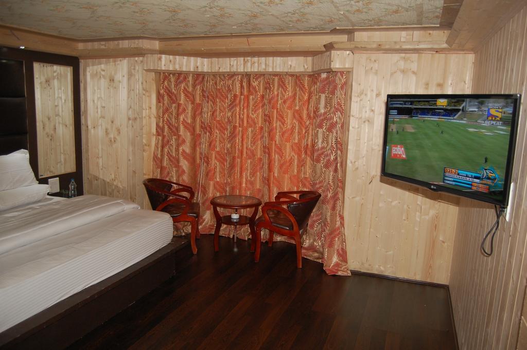 Hotel Zahgeer Continental Gulmarg Pokój zdjęcie
