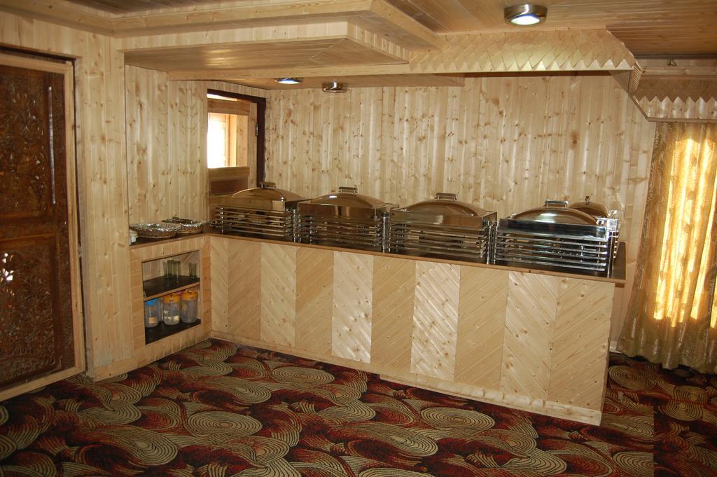 Hotel Zahgeer Continental Gulmarg Pokój zdjęcie