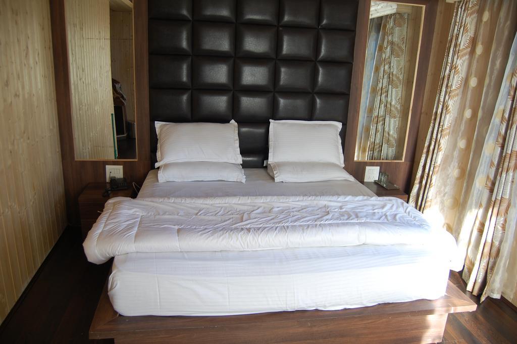 Hotel Zahgeer Continental Gulmarg Pokój zdjęcie
