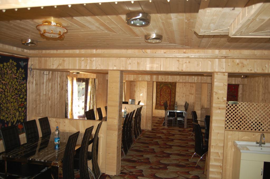 Hotel Zahgeer Continental Gulmarg Pokój zdjęcie