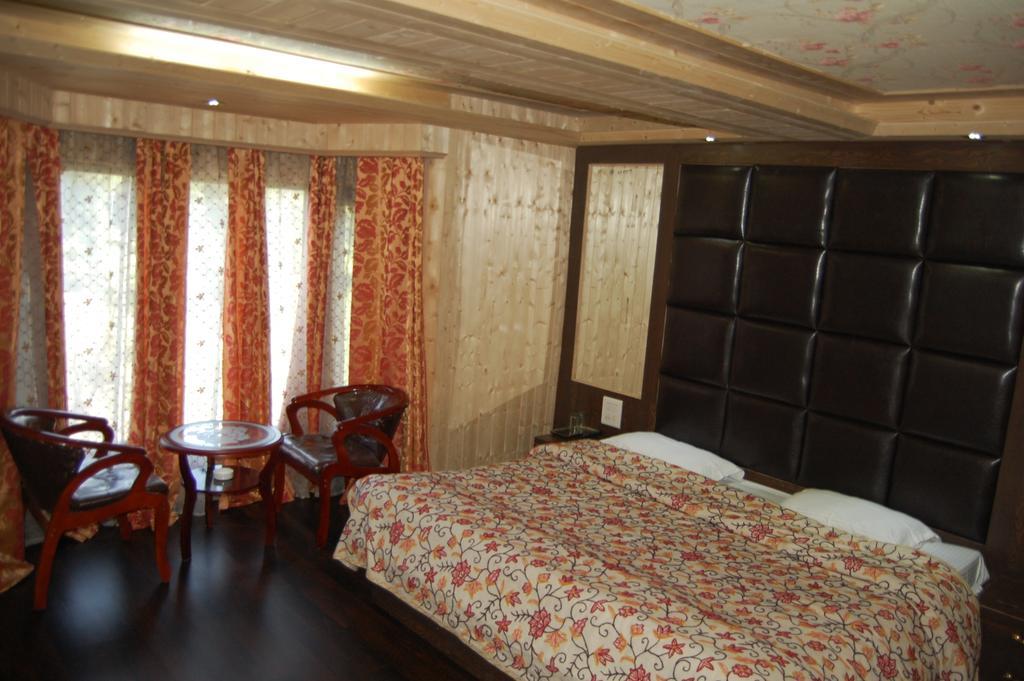 Hotel Zahgeer Continental Gulmarg Pokój zdjęcie