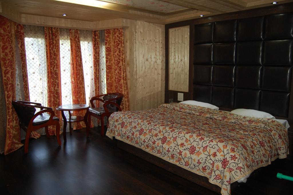 Hotel Zahgeer Continental Gulmarg Pokój zdjęcie