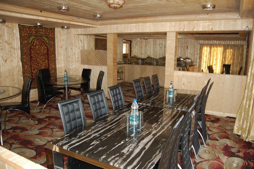Hotel Zahgeer Continental Gulmarg Pokój zdjęcie